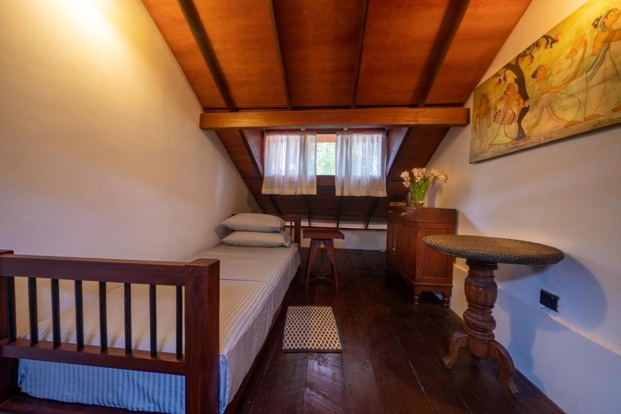 5Br Luxury Villa With Pool The Blues Mihiripenne Bagian luar foto